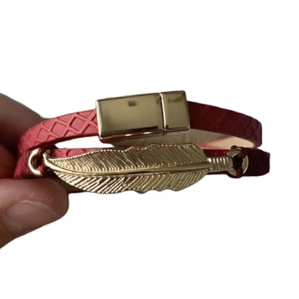 🌼🌼Red leather wrap around bracelet with leaf NWT 🌼🌼